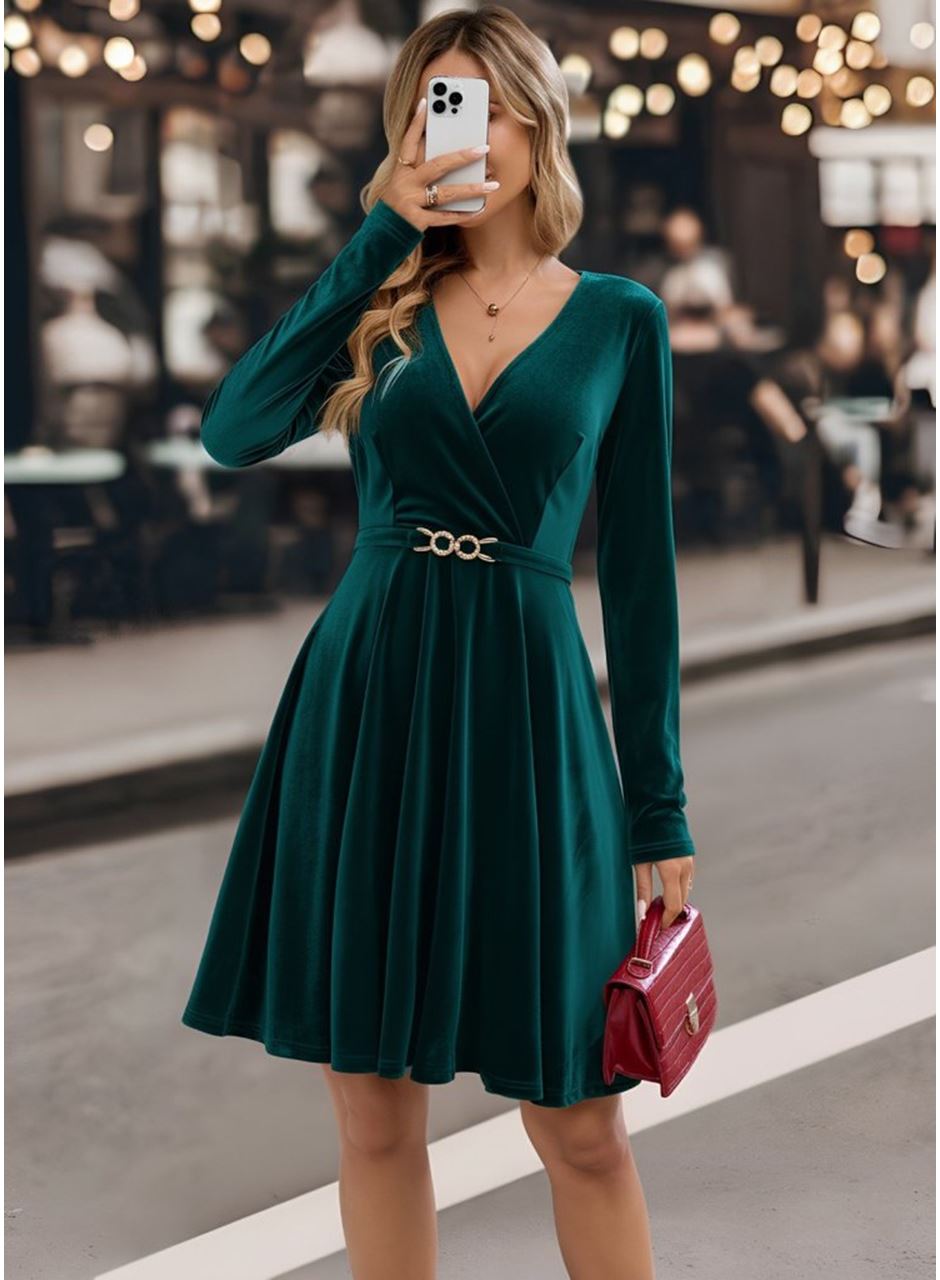 Kadın Uzun Kollu Kruvaze Yakalı Toka Detaylı Mini Kadife Elbise