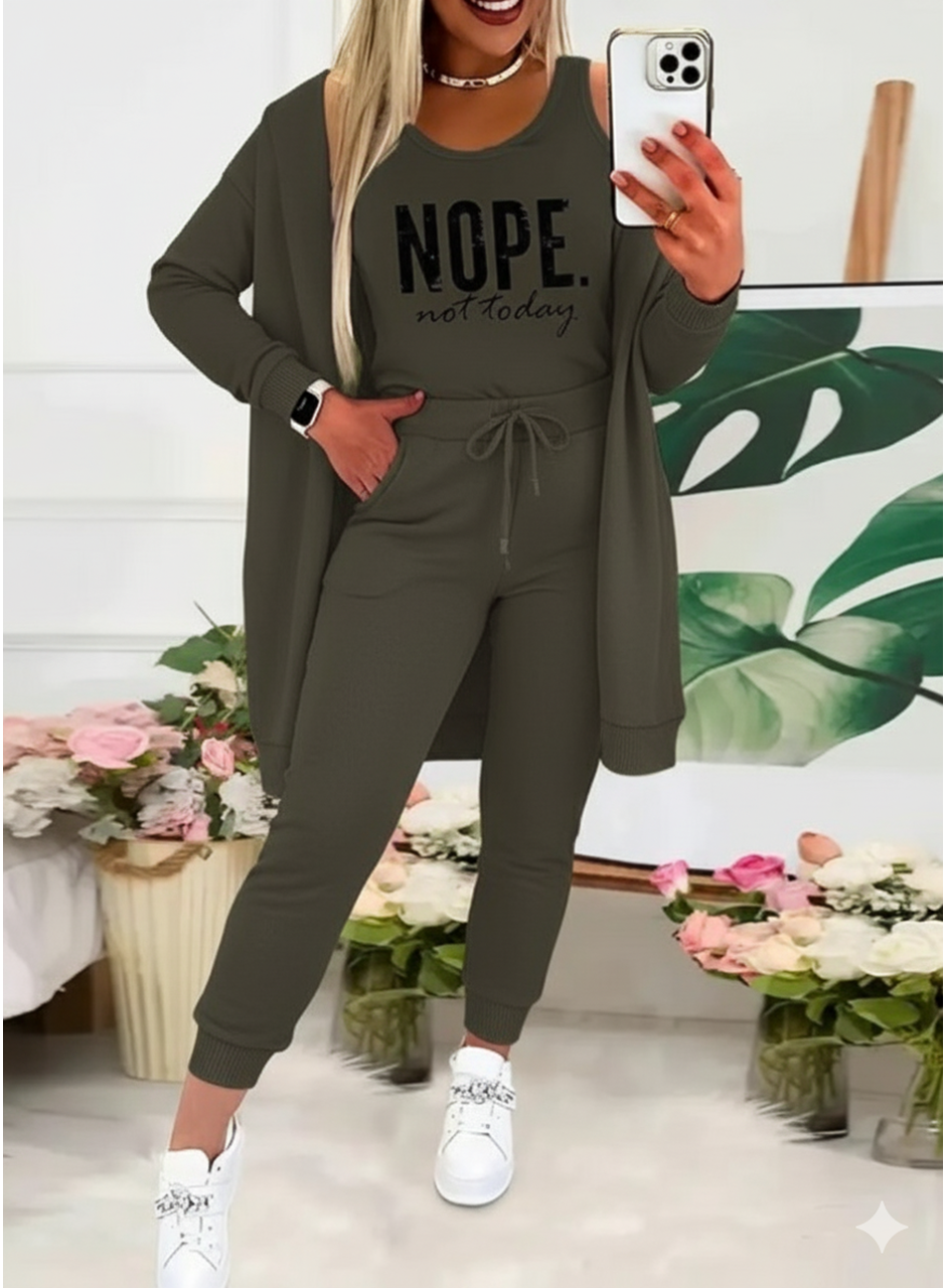 Kadın Askılı Yuvarlak Yaka Yazılı Viskon Iki Iplik Bluz Ceket Ve Pantolon 3lü Takım
