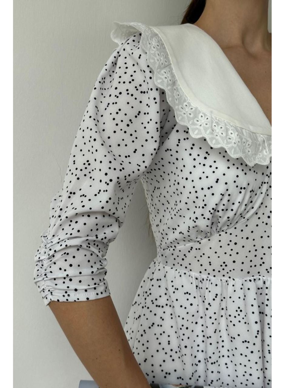 Beyaz Puantiyeli Önlük Yaka Elbise