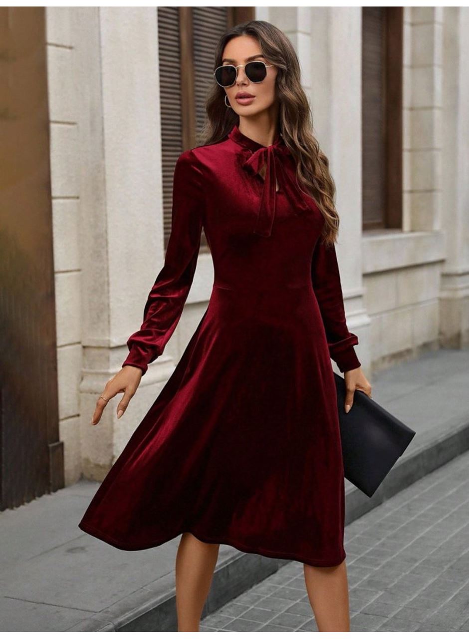 Kadın Uzun Kollu Yakadan Fiyonklu Cepli Midi Kadife Elbise