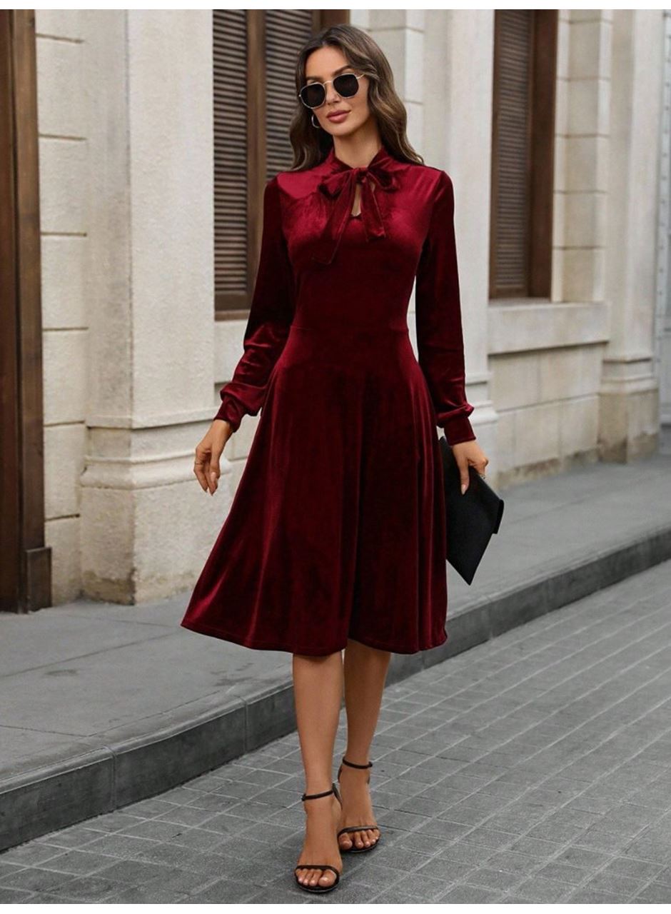 Kadın Uzun Kollu Yakadan Fiyonklu Cepli Midi Kadife Elbise