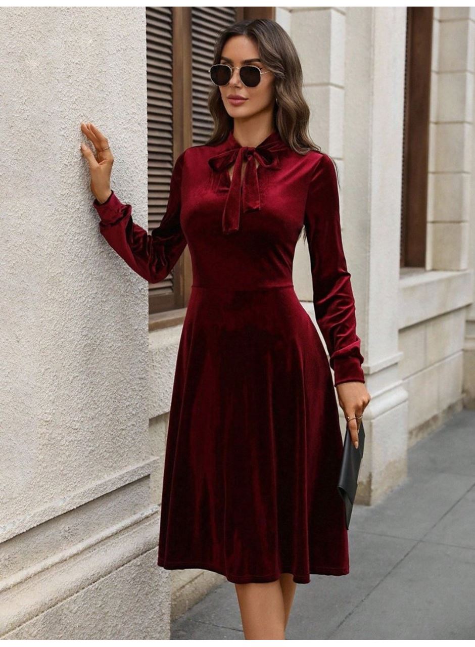 Kadın Uzun Kollu Yakadan Fiyonklu Cepli Midi Kadife Elbise