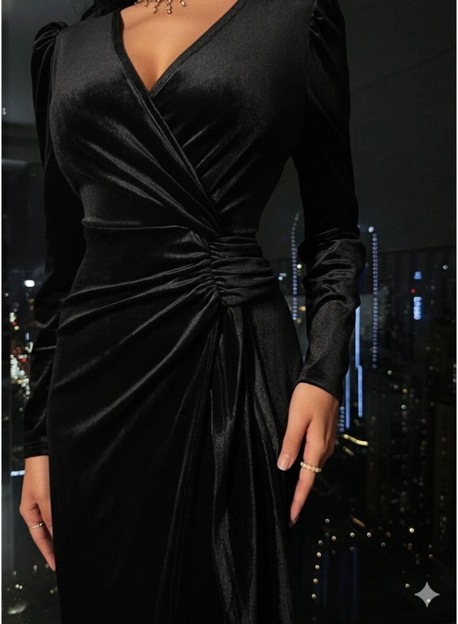 Kadın Uzun Kollu Kruvaze Yakalı Yandan Büzgülü Midi Kadife Elbise