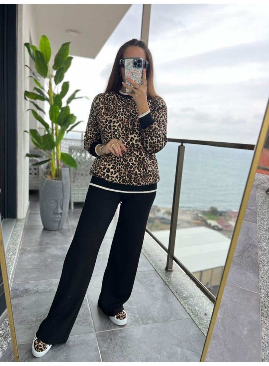 Kadın Uzun Kollu Bisiklet Yaka Leopar Desenli Iki Iplik Bluz Ve Viskon Iki Iplik Pantolon Ikili Takım