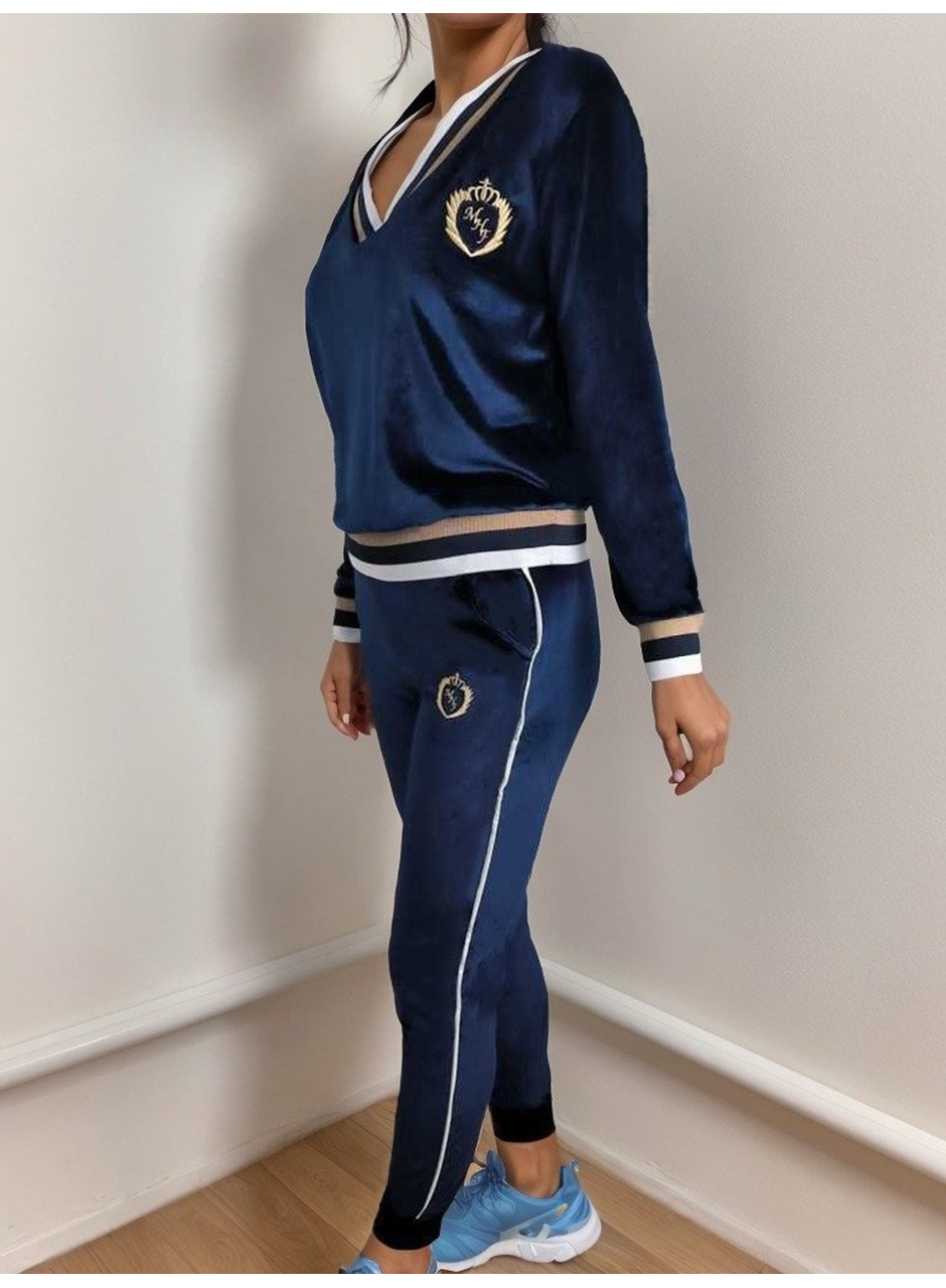 Kadın Uzun Kollu V Yaka Yakası Ve Kol Ağzı şerit Detay Kadife Takım