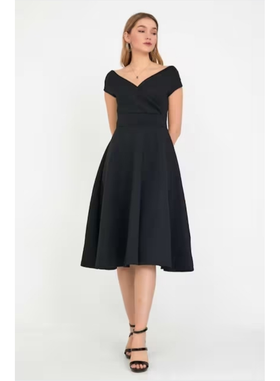 Kadın Kısa Kollu Kruvaze Yaka Eteği Volanlı Krep Elbise