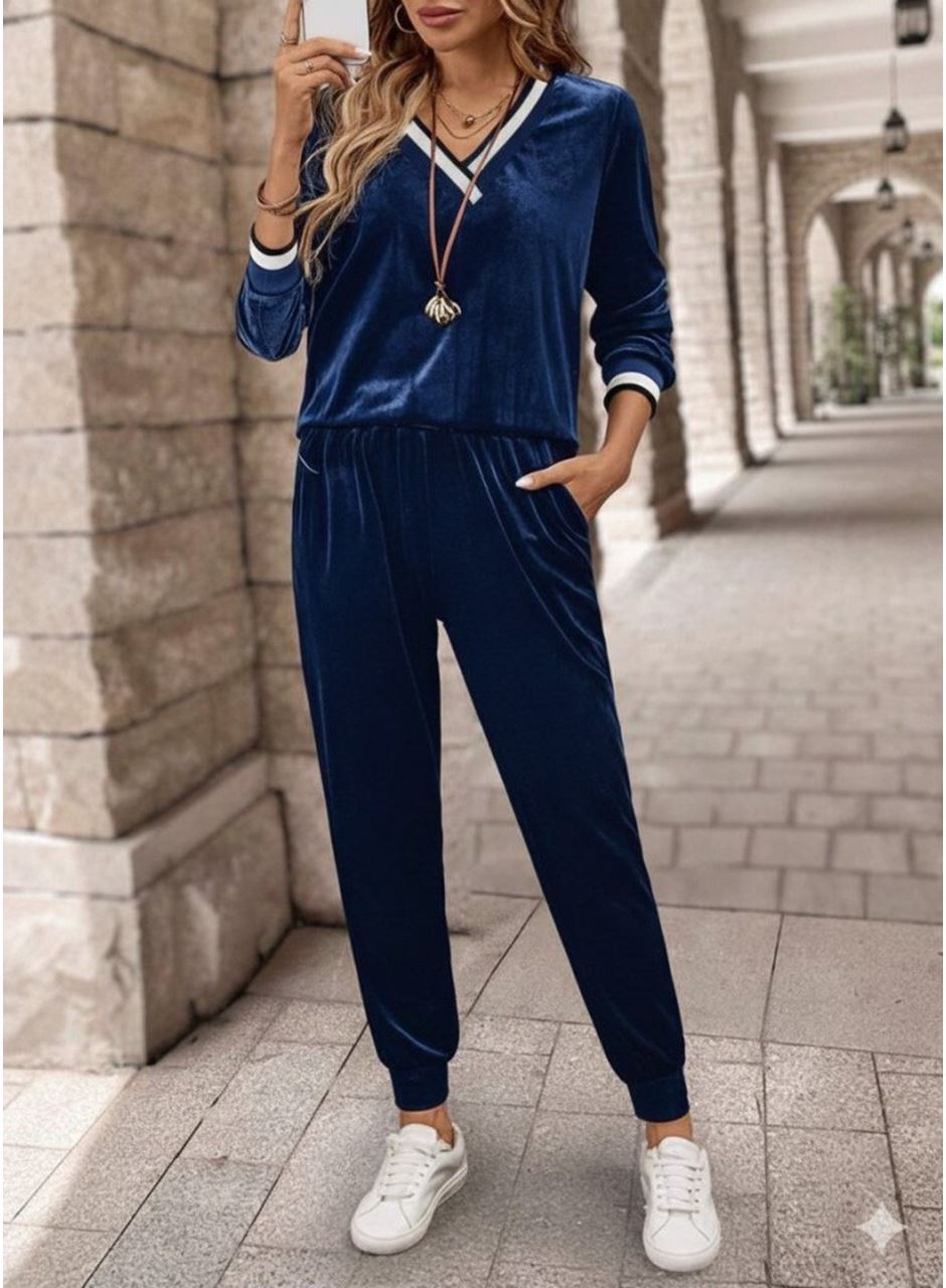 Kadın Uzun Kollu V Yaka Kadife Bluz Ve Pantolon Ikili Takım