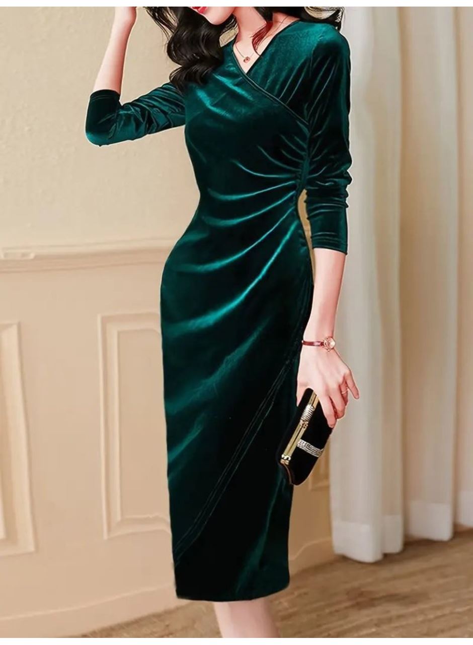 Kadın Uzun Kollu Kruvaze Yakalı Yandan Büzgülü önden çapraz Detaylı Midi Kadife Elbise