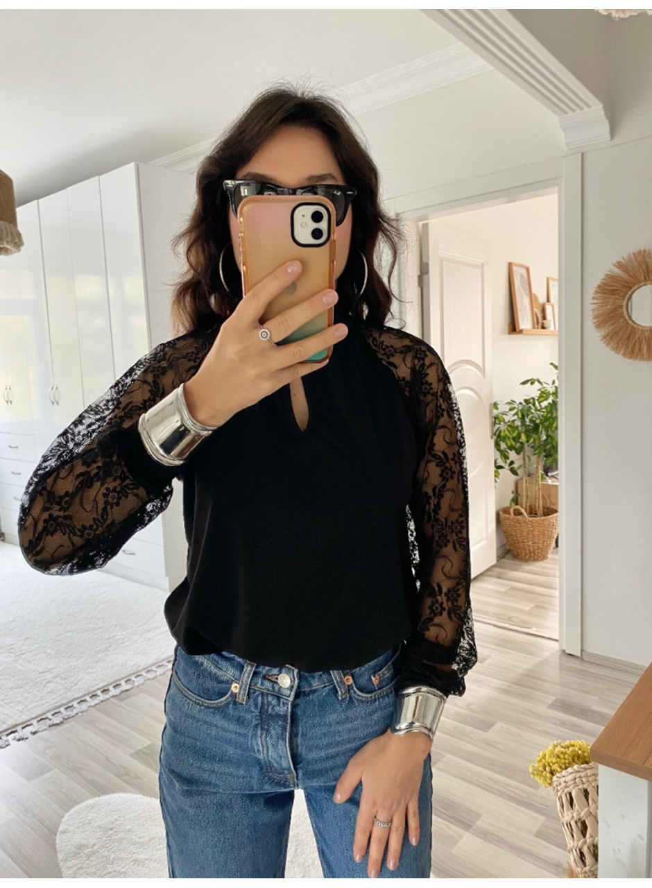 Kadın Uzun Kollu Göğüs Pencere Detay Yaka Boğazlı Kolları Tüllü Sandy Bluz