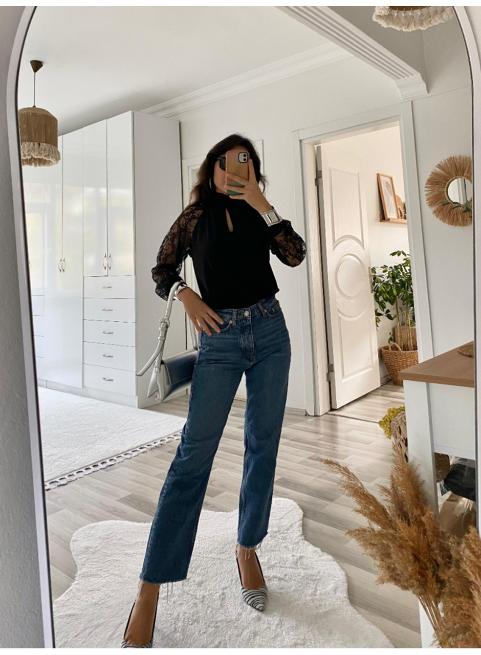 Kadın Uzun Kollu Göğüs Pencere Detay Yaka Boğazlı Kolları Tüllü Sandy Bluz