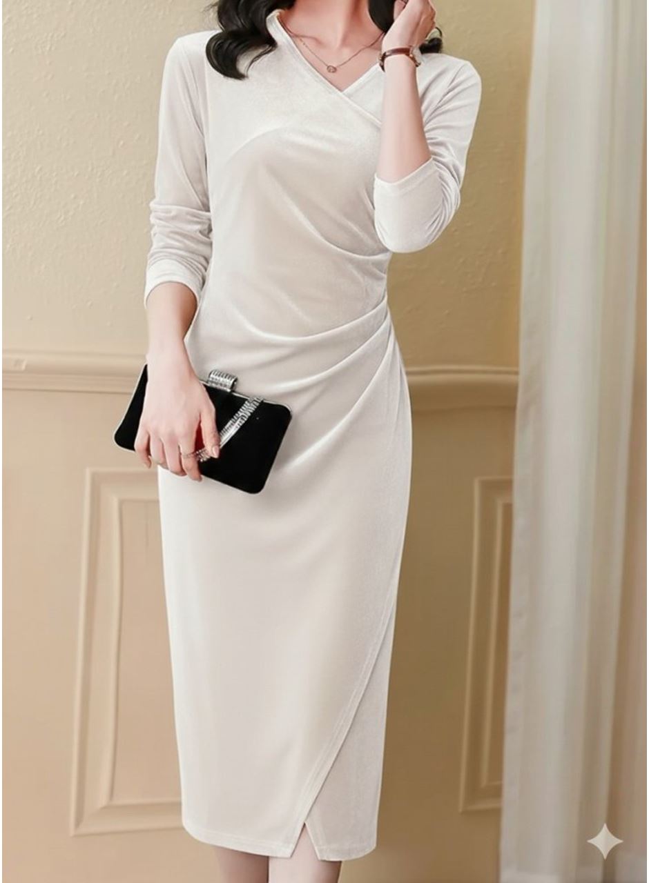 Kadın Uzun Kollu Kruvaze Yakalı Yandan Büzgülü önden çapraz Detaylı Midi Kadife Elbise