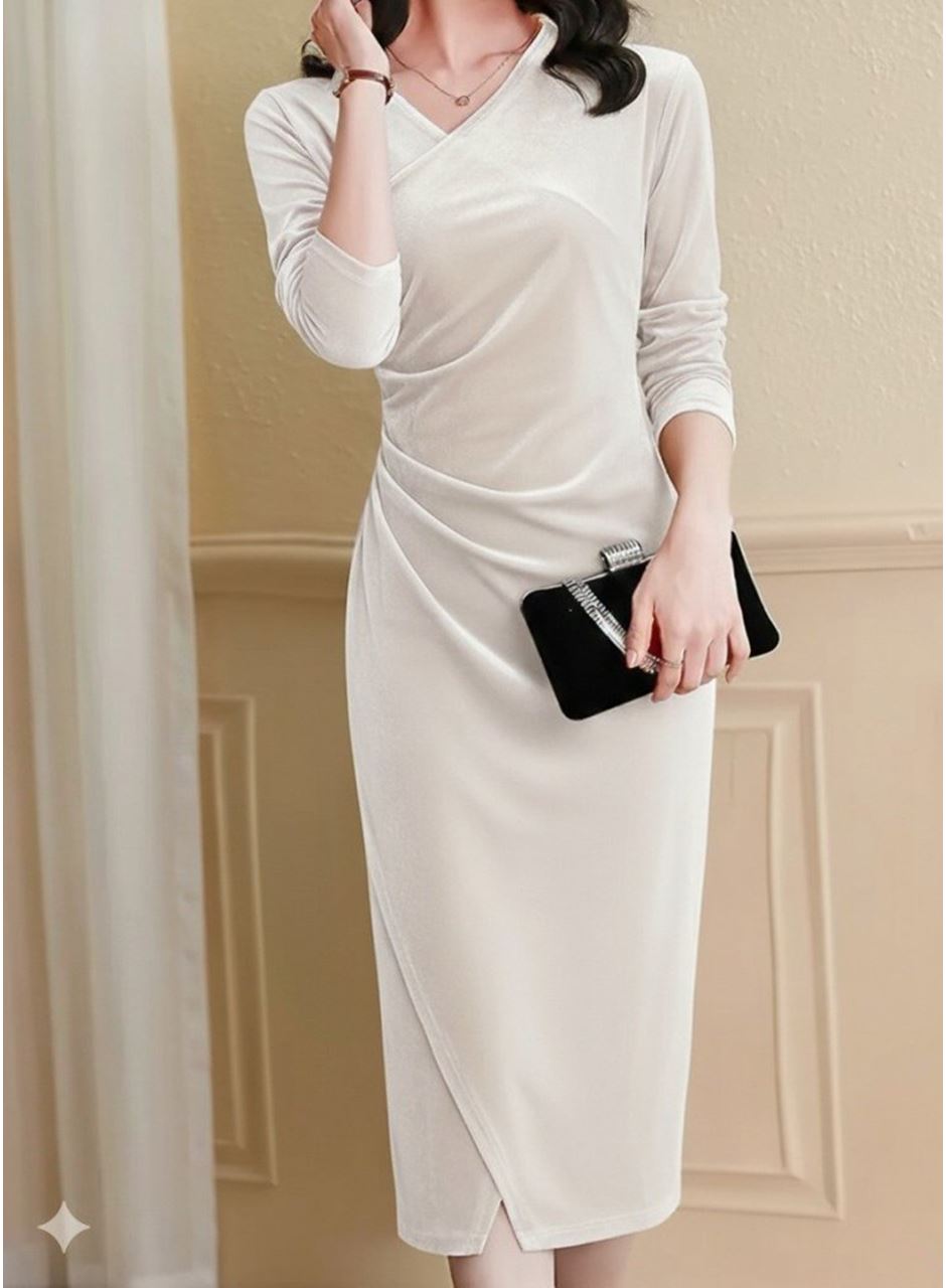 Kadın Uzun Kollu Kruvaze Yakalı Yandan Büzgülü önden çapraz Detaylı Midi Kadife Elbise