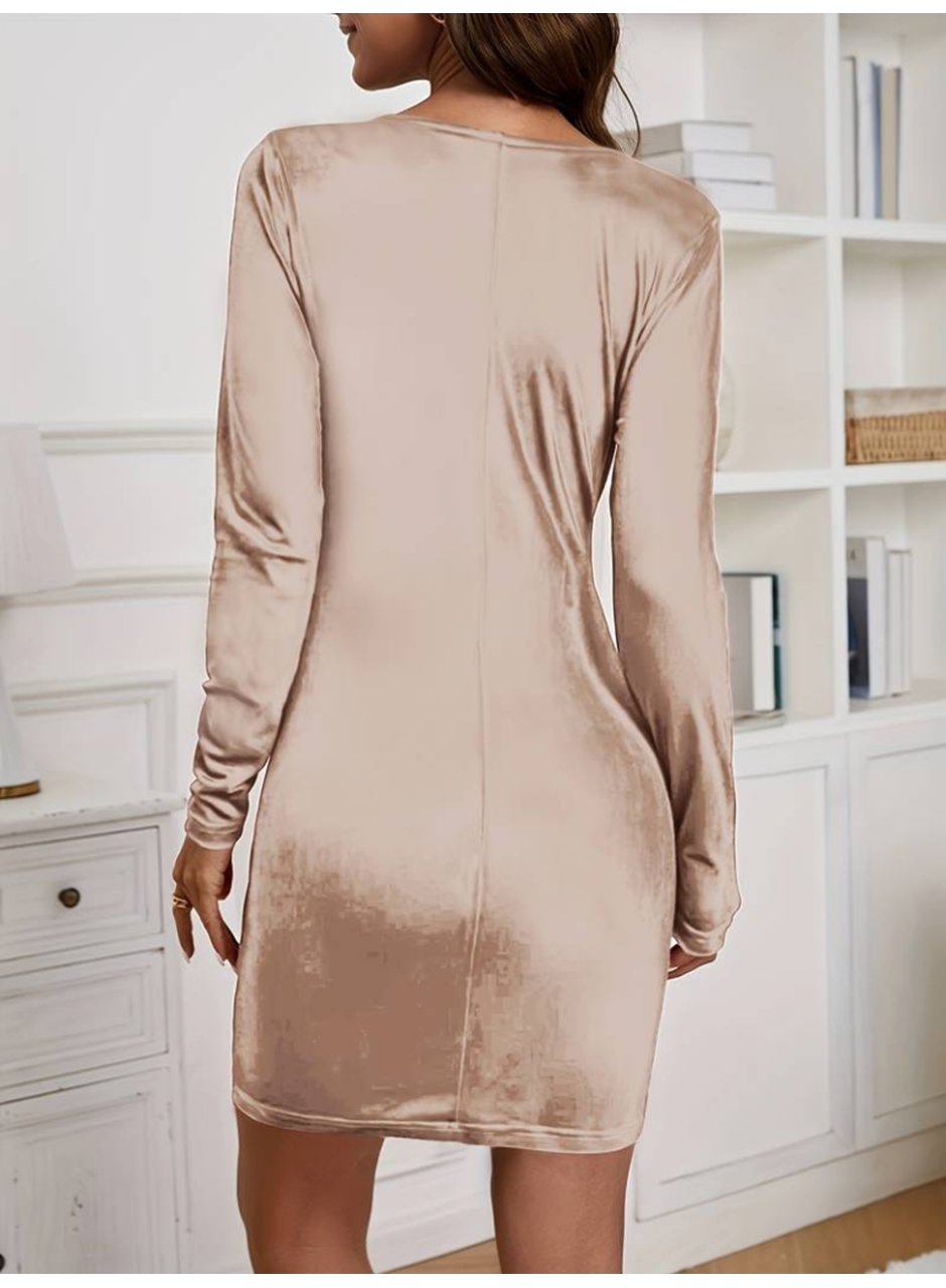 Kadın Uzun Kollu Kruvaze Yaka Kısa Kadife Elbise