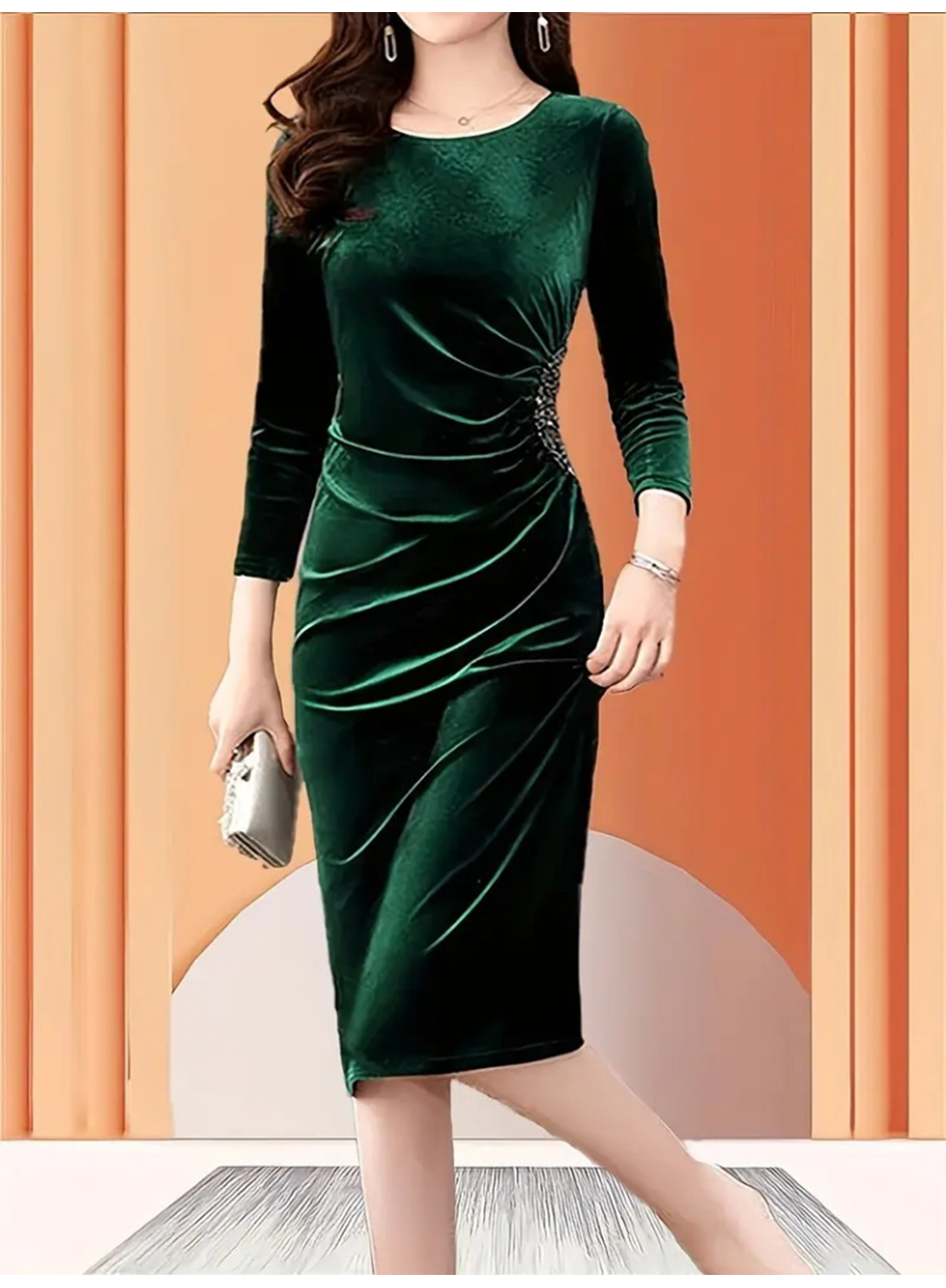 Kadın Uzun Kollu Yakası Açık Yanlardan Büzgülü Taş Detaylı Midi Kadife Elbise
