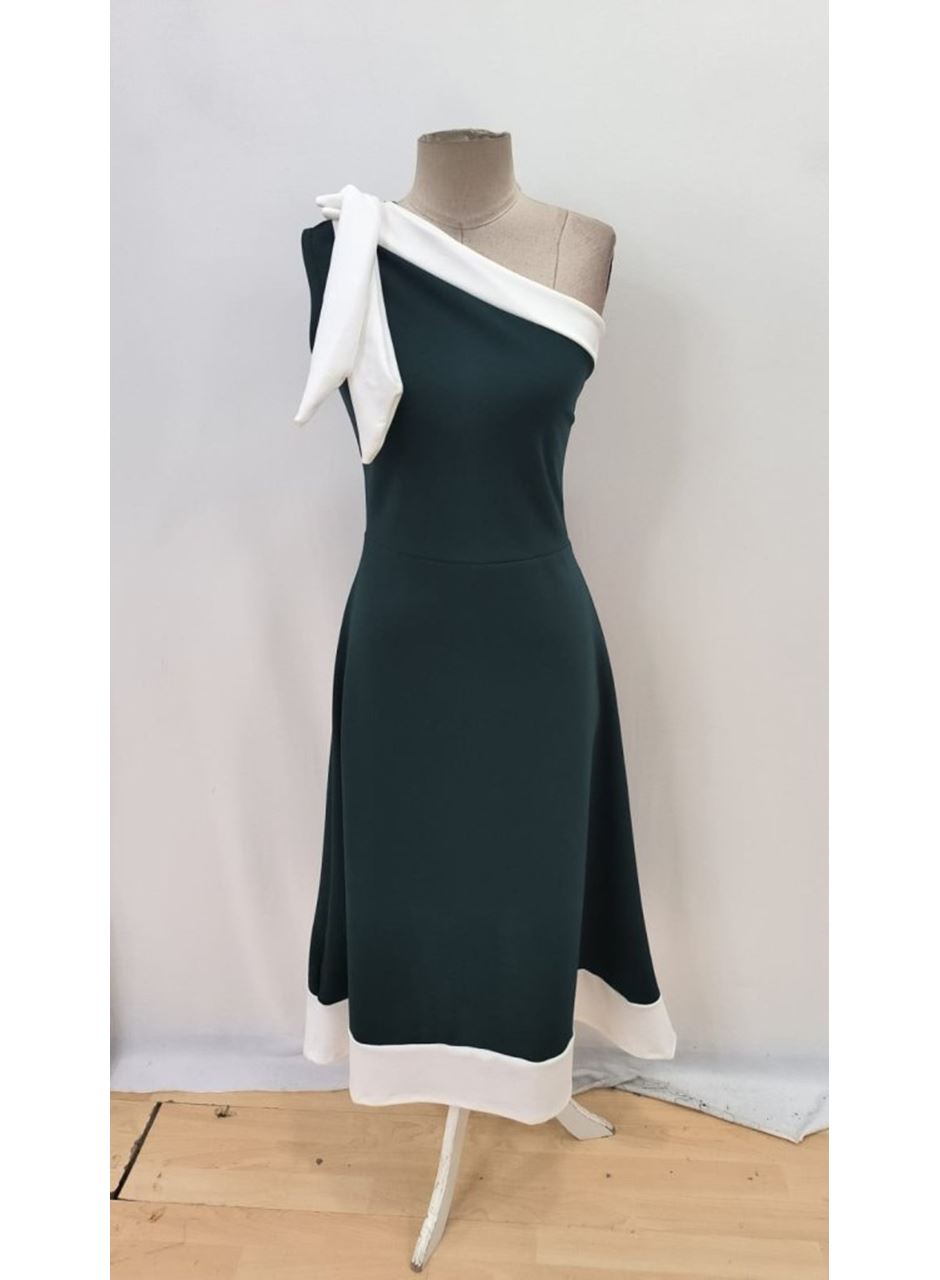 Kadın Tek Omuzu Açık Omuzlardan Kurdela Detaylı çift Renkli Ithal Krep Elbise