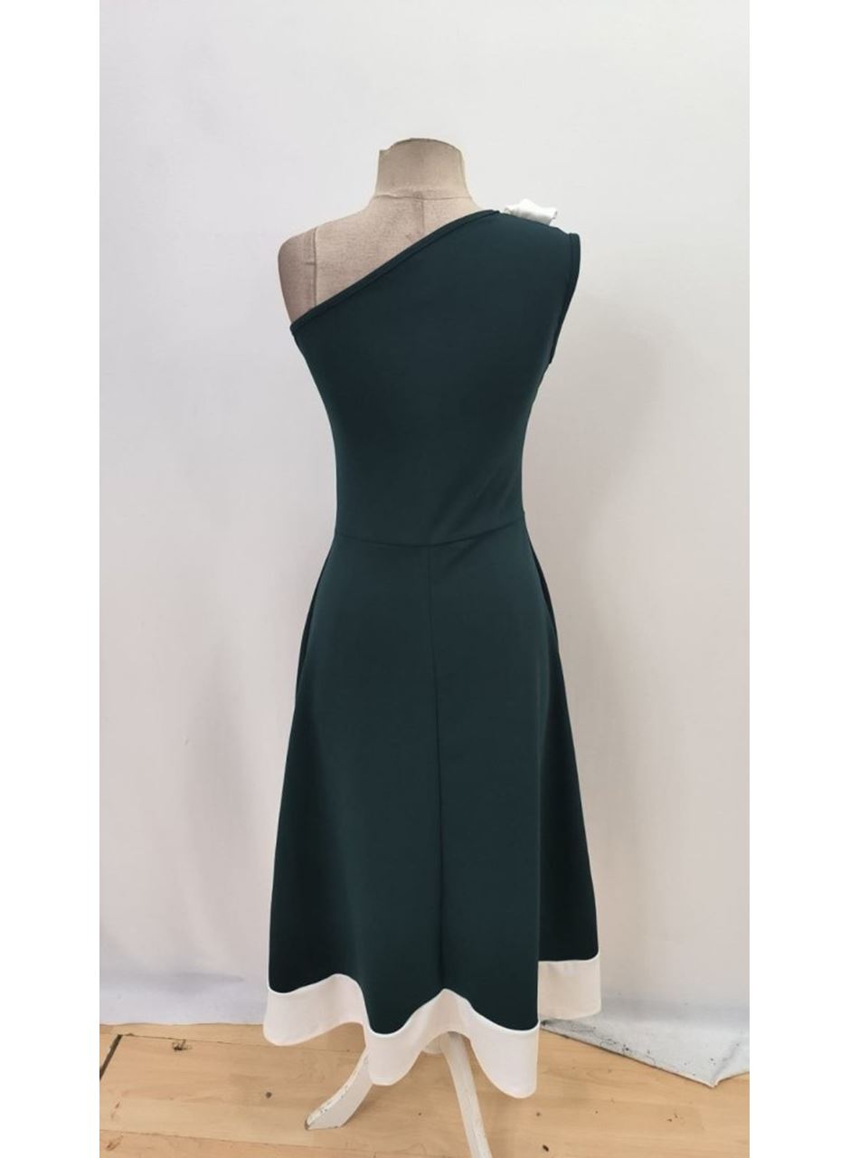 Kadın Tek Omuzu Açık Omuzlardan Kurdela Detaylı çift Renkli Ithal Krep Elbise