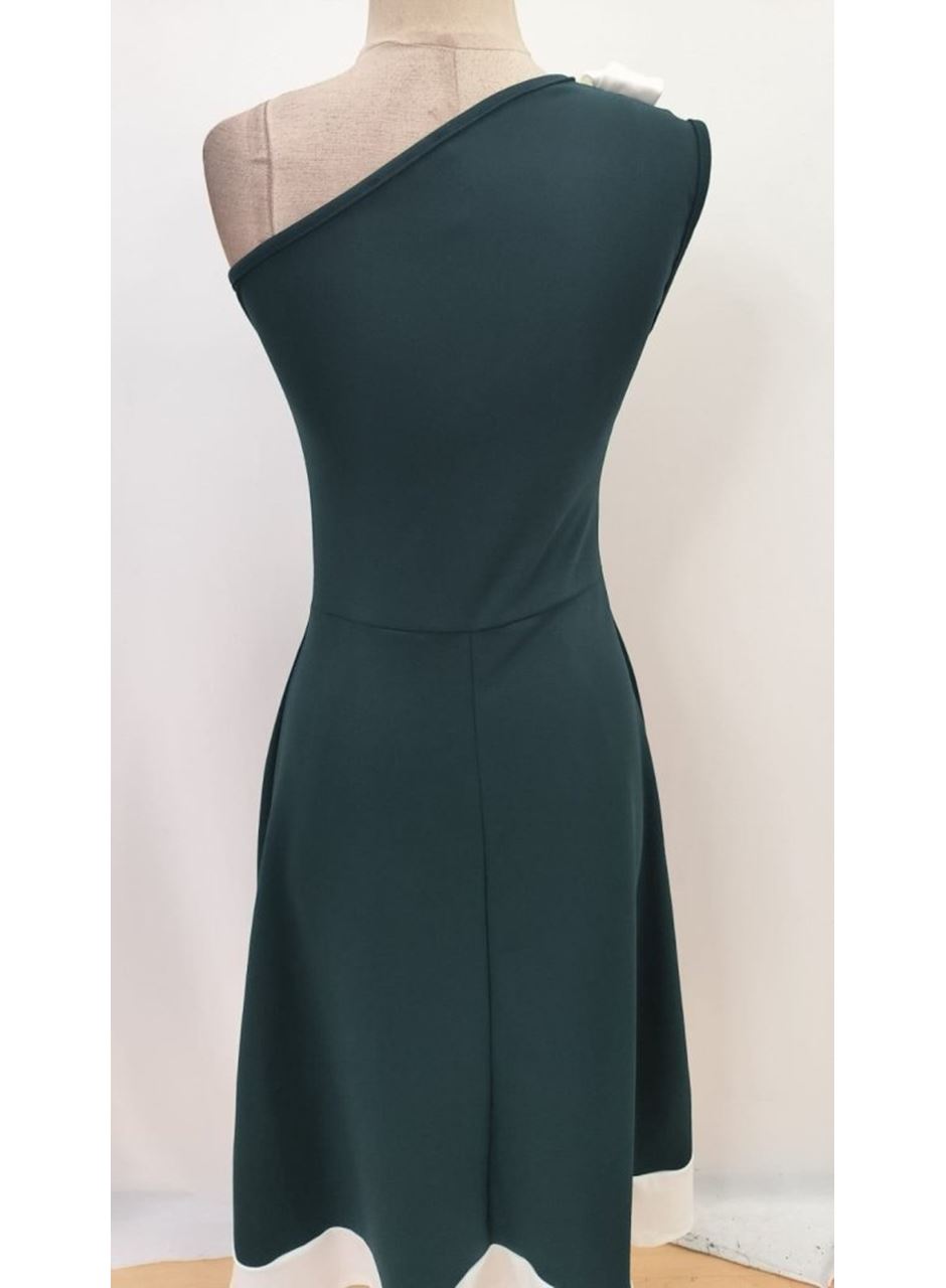 Kadın Tek Omuzu Açık Omuzlardan Kurdela Detaylı çift Renkli Ithal Krep Elbise