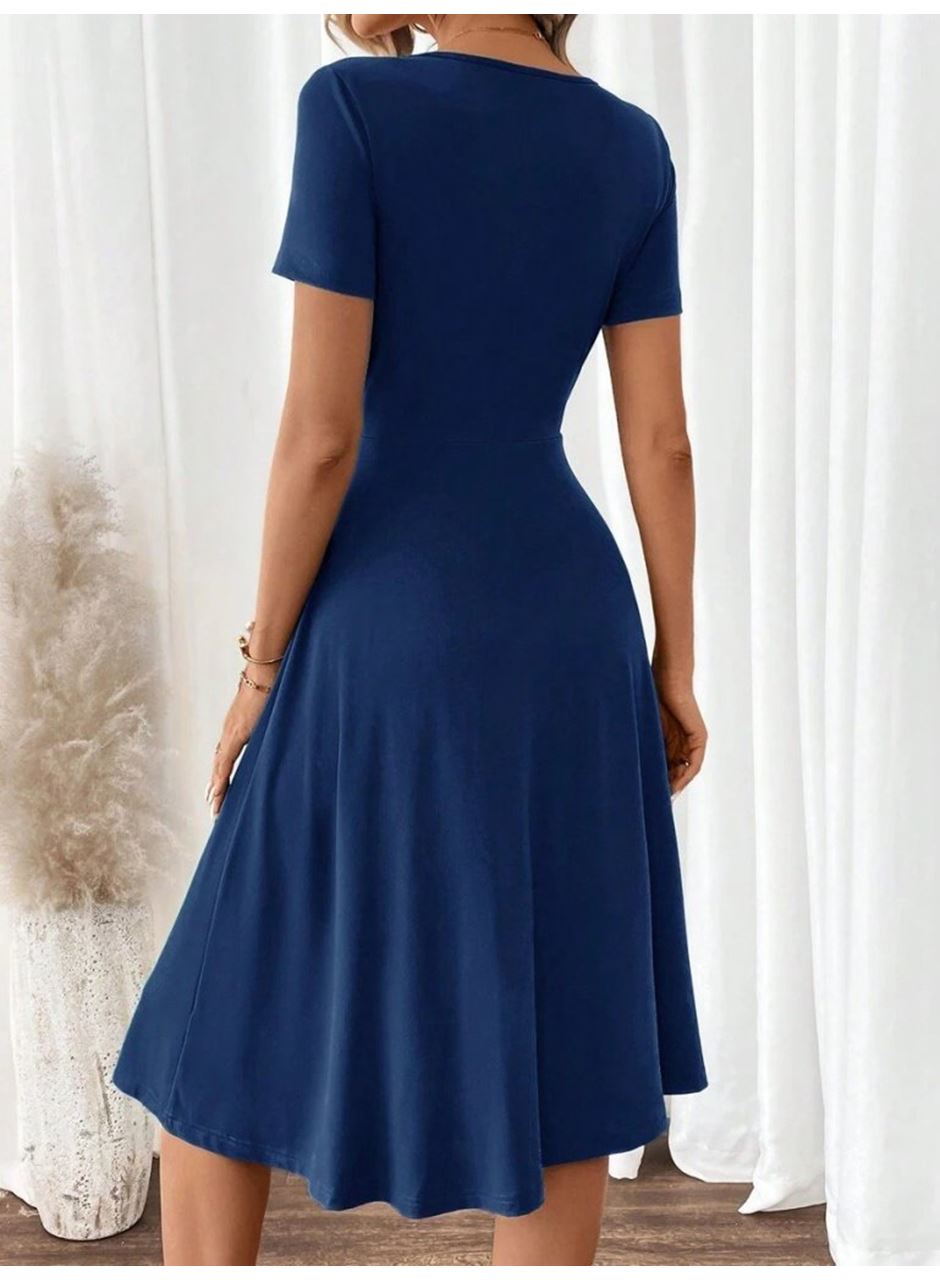 Kadın Kısa Kollu V Yakalı önden Düğmeli A Kesim Dokuma Elbise