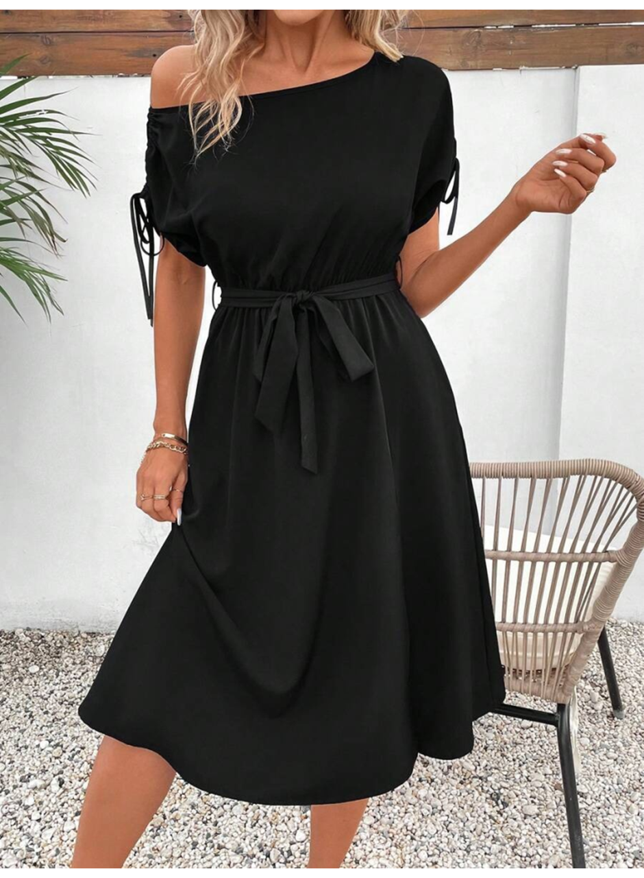 Kadın Tek Omuzu Açık Kol Ucu Fiyonklu Belden Kuşaklı Yırtmaç Detaylı Viskon Elbise