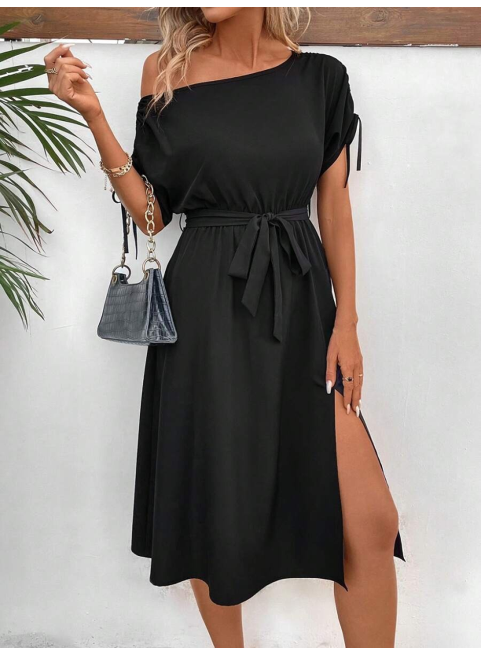 Kadın Tek Omuzu Açık Kol Ucu Fiyonklu Belden Kuşaklı Yırtmaç Detaylı Viskon Elbise