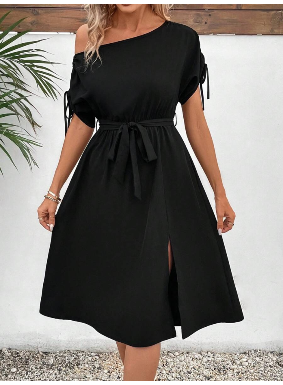 Kadın Tek Omuzu Açık Kol Ucu Fiyonklu Belden Kuşaklı Yırtmaç Detaylı Viskon Elbise