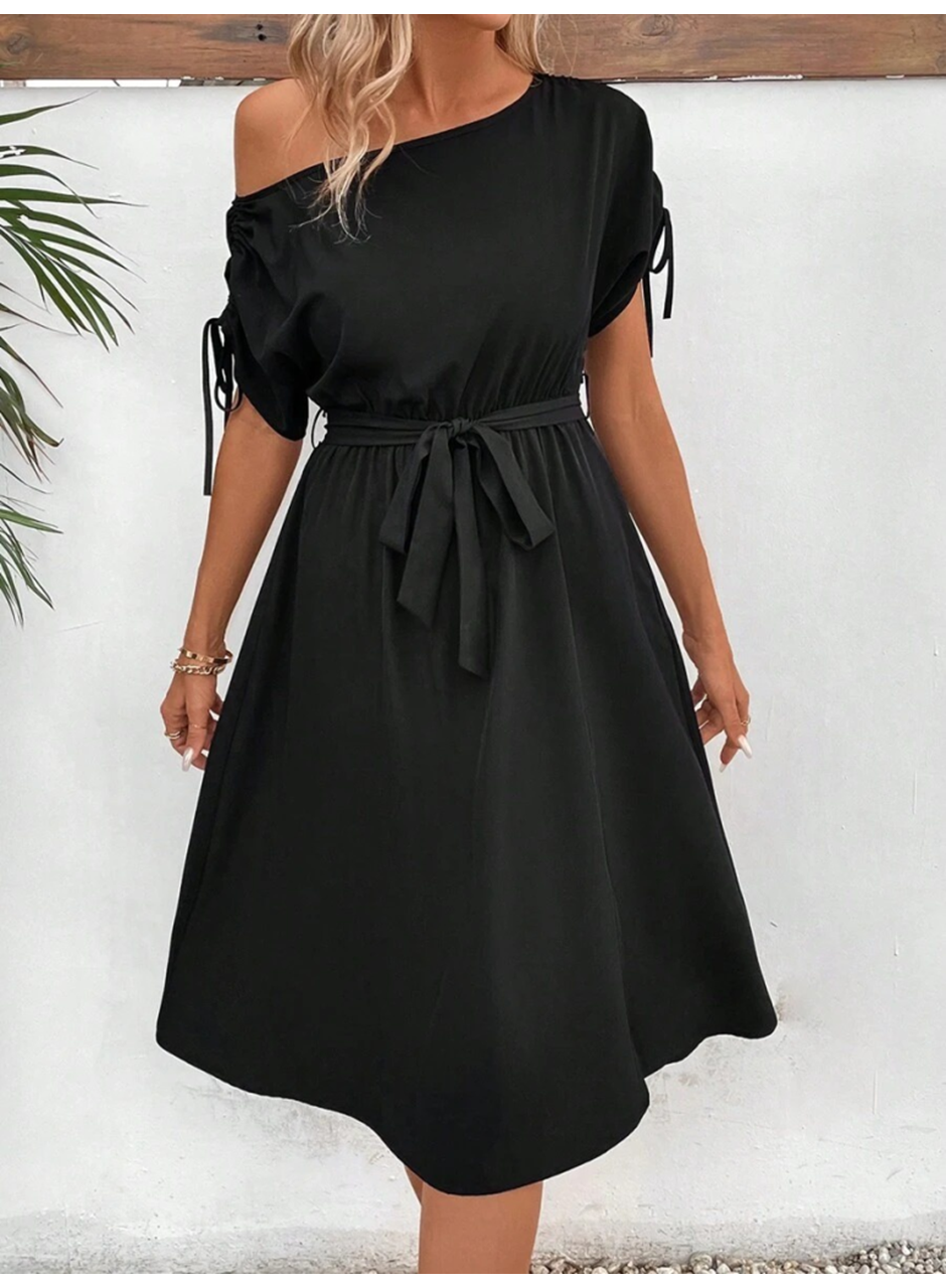 Kadın Tek Omuzu Açık Kol Ucu Fiyonklu Belden Kuşaklı Yırtmaç Detaylı Viskon Elbise