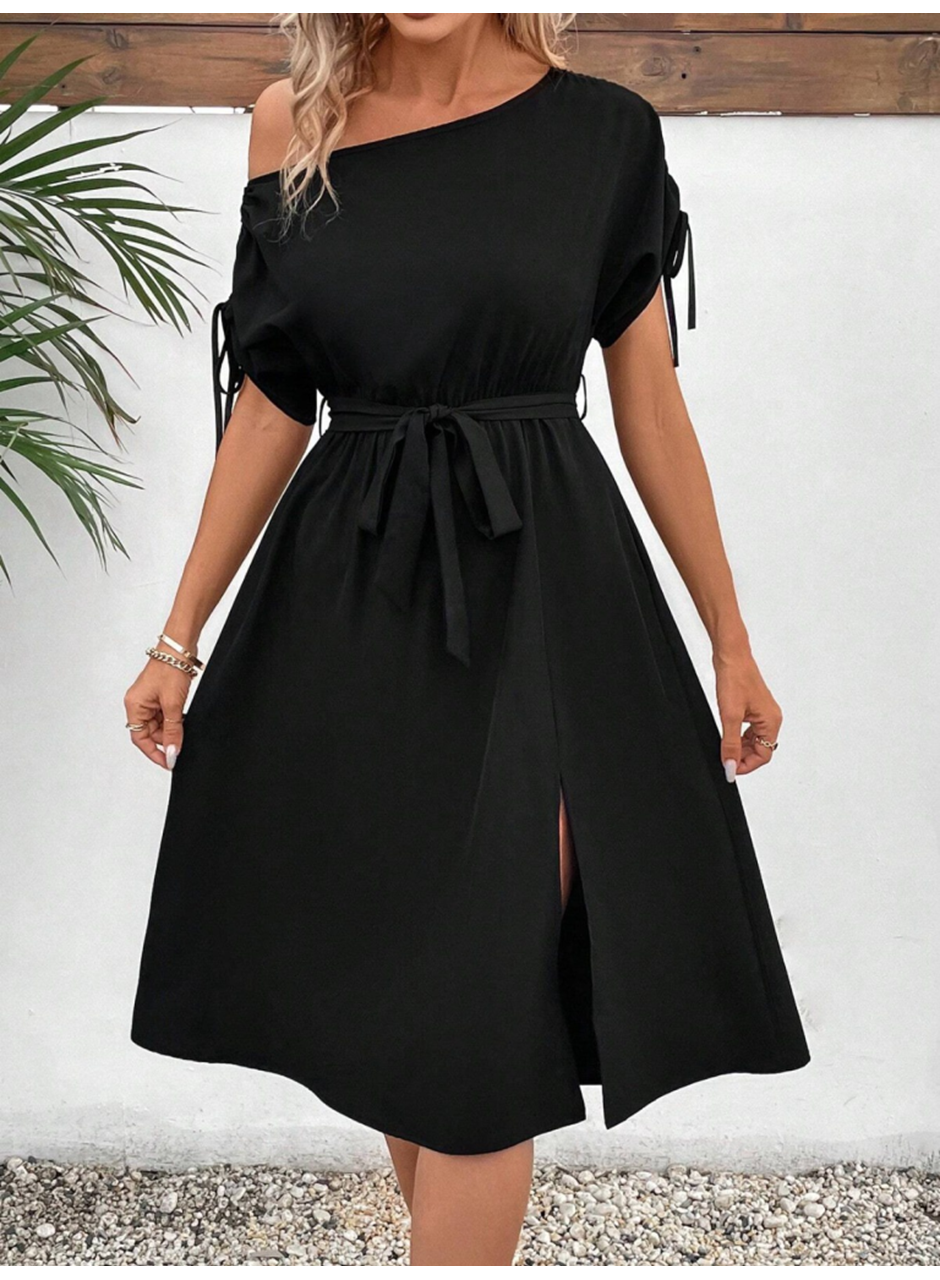 Kadın Tek Omuzu Açık Kol Ucu Fiyonklu Belden Kuşaklı Yırtmaç Detaylı Viskon Elbise