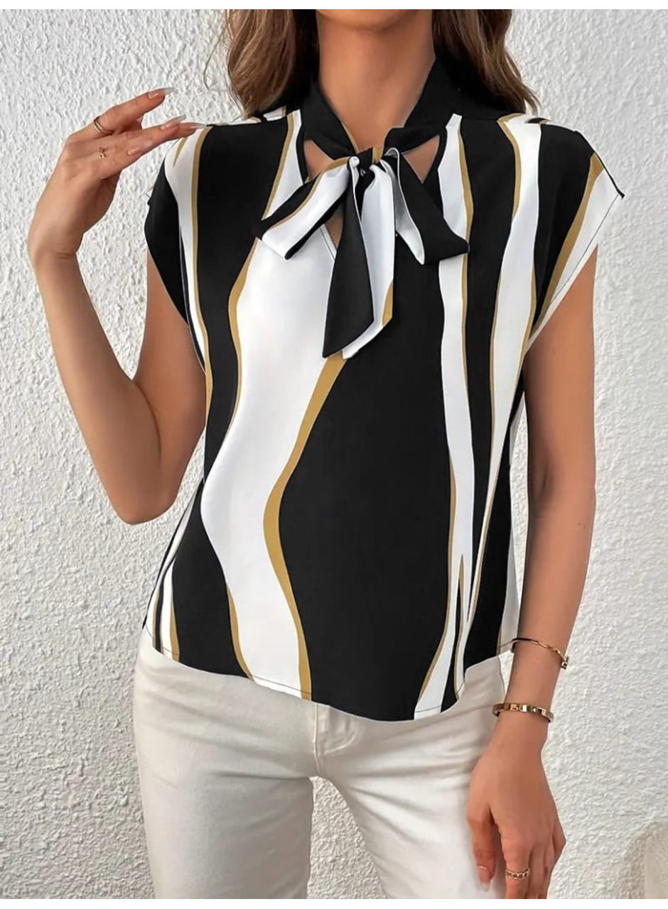 Kadın Kısa Kollu Boyundan Bağlamalı Desenli Dokuma Bluz