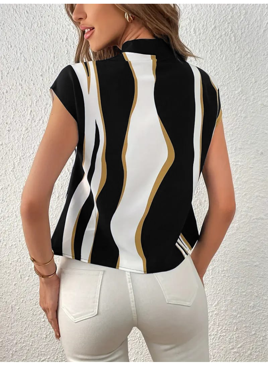 Kadın Kısa Kollu Boyundan Bağlamalı Desenli Dokuma Bluz