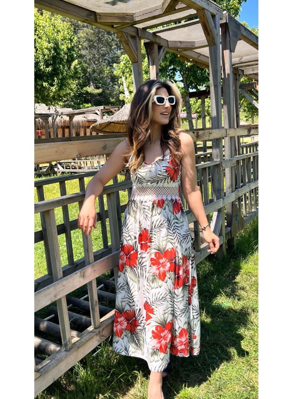 Kadın Ip Askılı V Yakalı Bel Güpür çiçek Desenli Yandan Yırtmaçlı Maksi Süprem Elbise