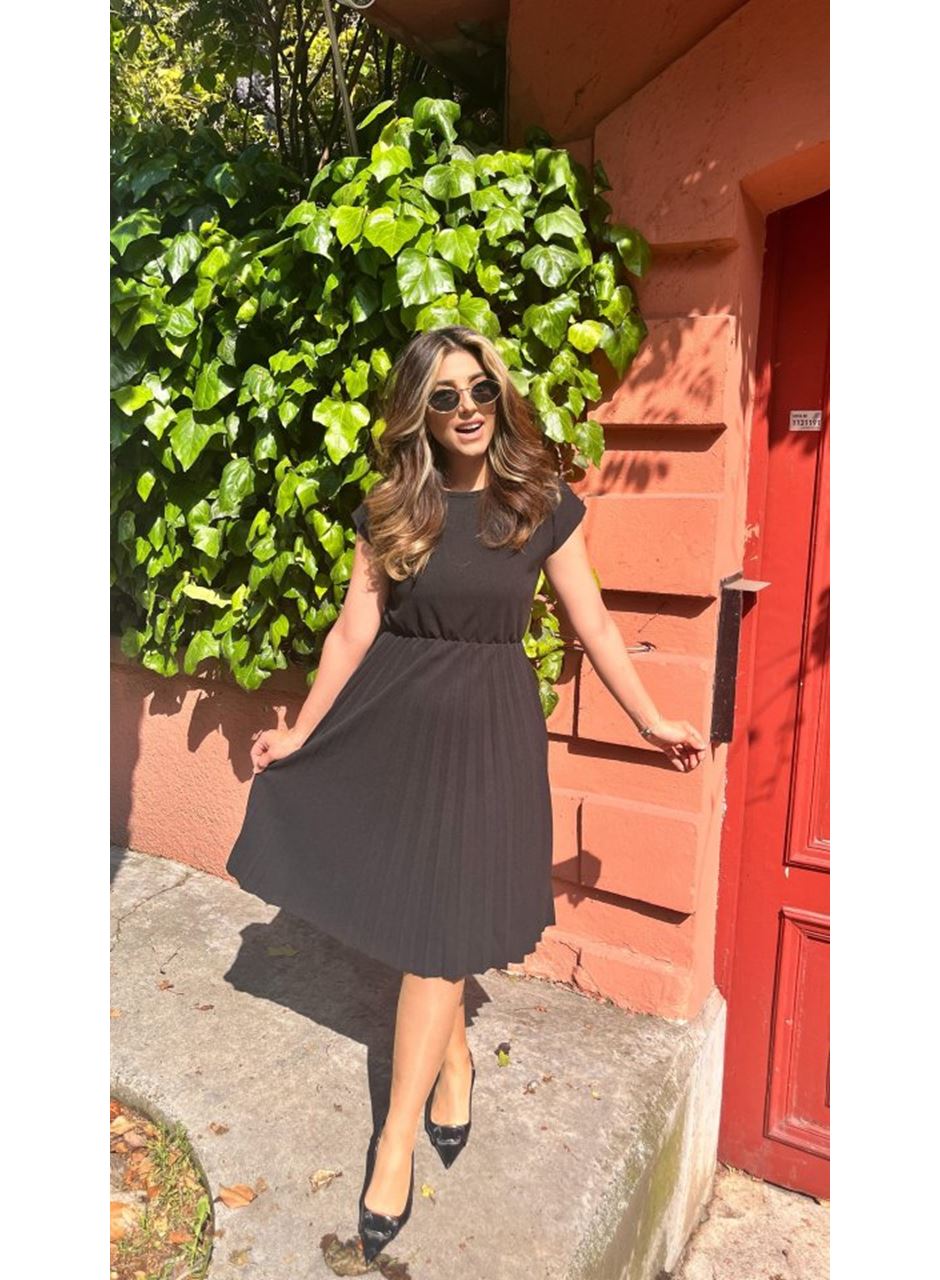 Kadın Kısa Kollu Yakası Açık Belden Lastikli Pileli Kısa Ithal Krep Elbise