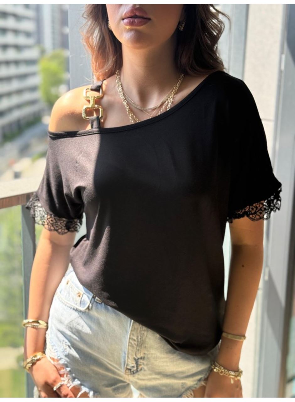 Kadın Tek Omuzu Askılı Kısa Kollu Toka Detaylı Dantelli Viskon Bluz