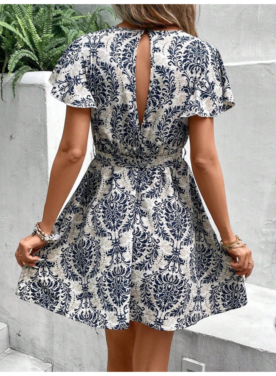 Kadın Kısa Kollu V Yakalı Beli Kuşaklı Desenli Sofya Elbise