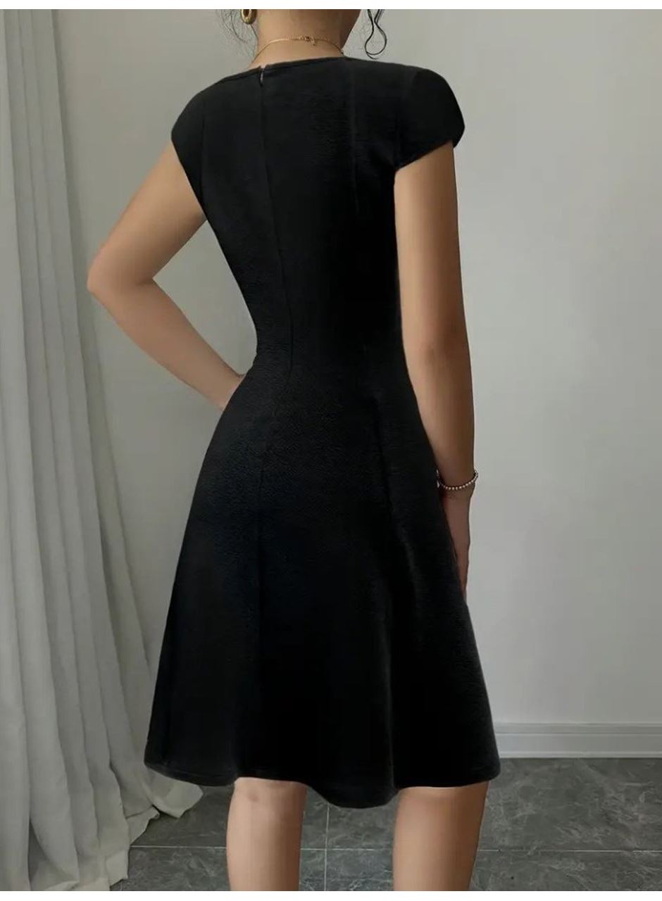 Kadın Kısa Kollu Geometrik Yakalı Janjan Krep Elbise