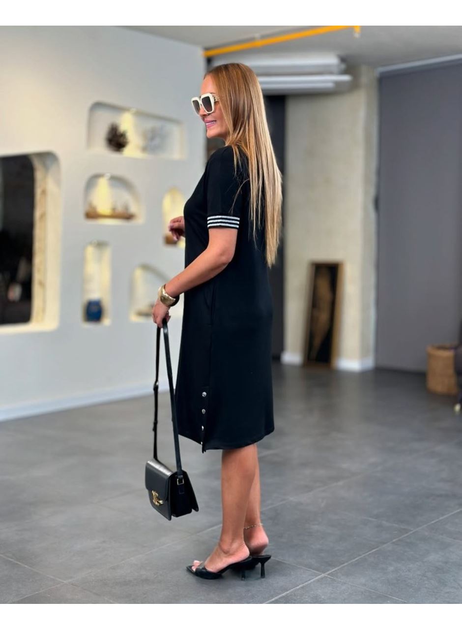 Kadın Kısa Kollu V Yakalı Yanlardan Yırtmaç Ve Düğmeli Viskon Iki Iplik Elbise