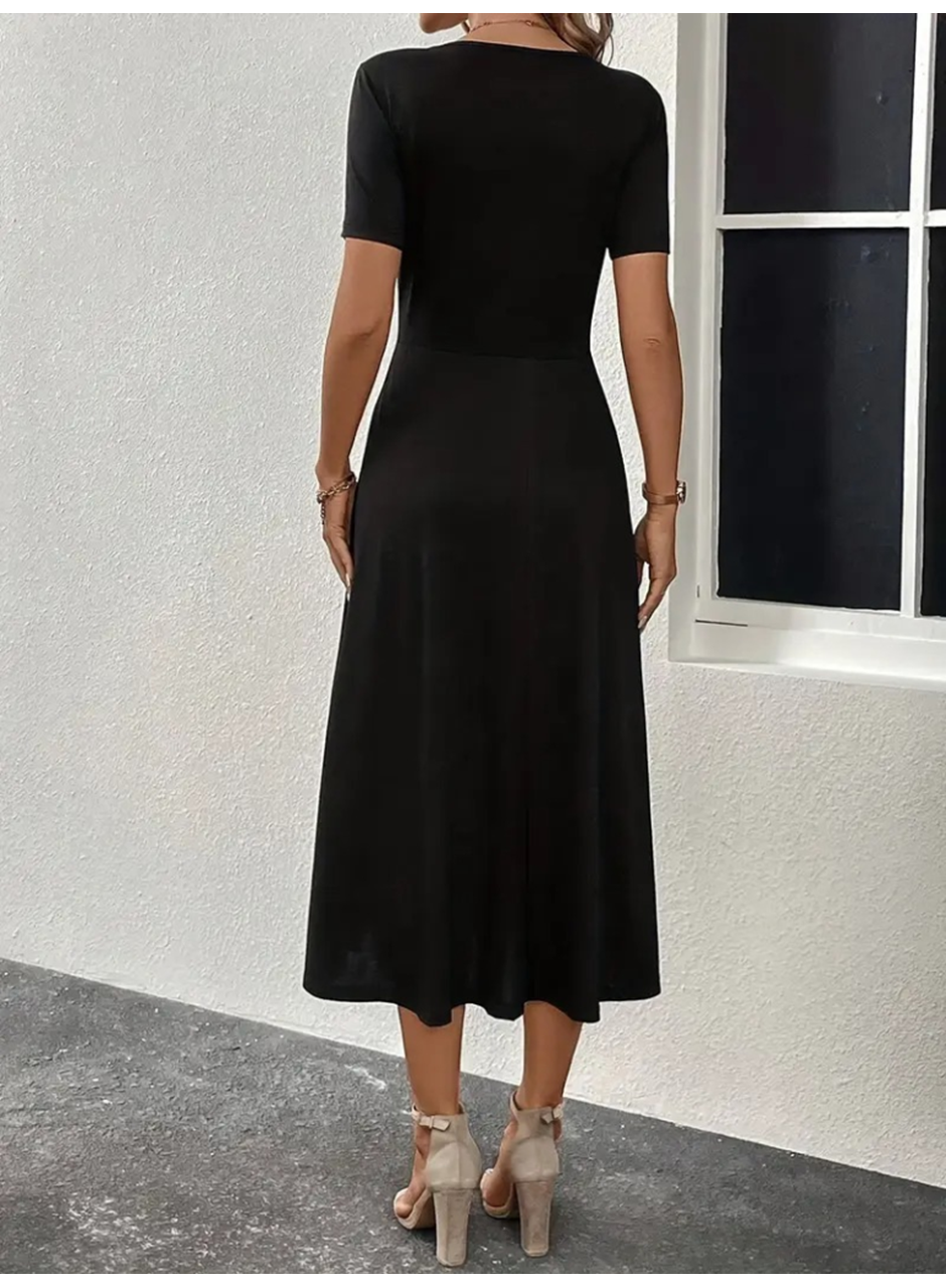 Kadın Kısa Kollu V Yakalı önden Düğmeli Yırtmaçlı Midi Viskon Elbise