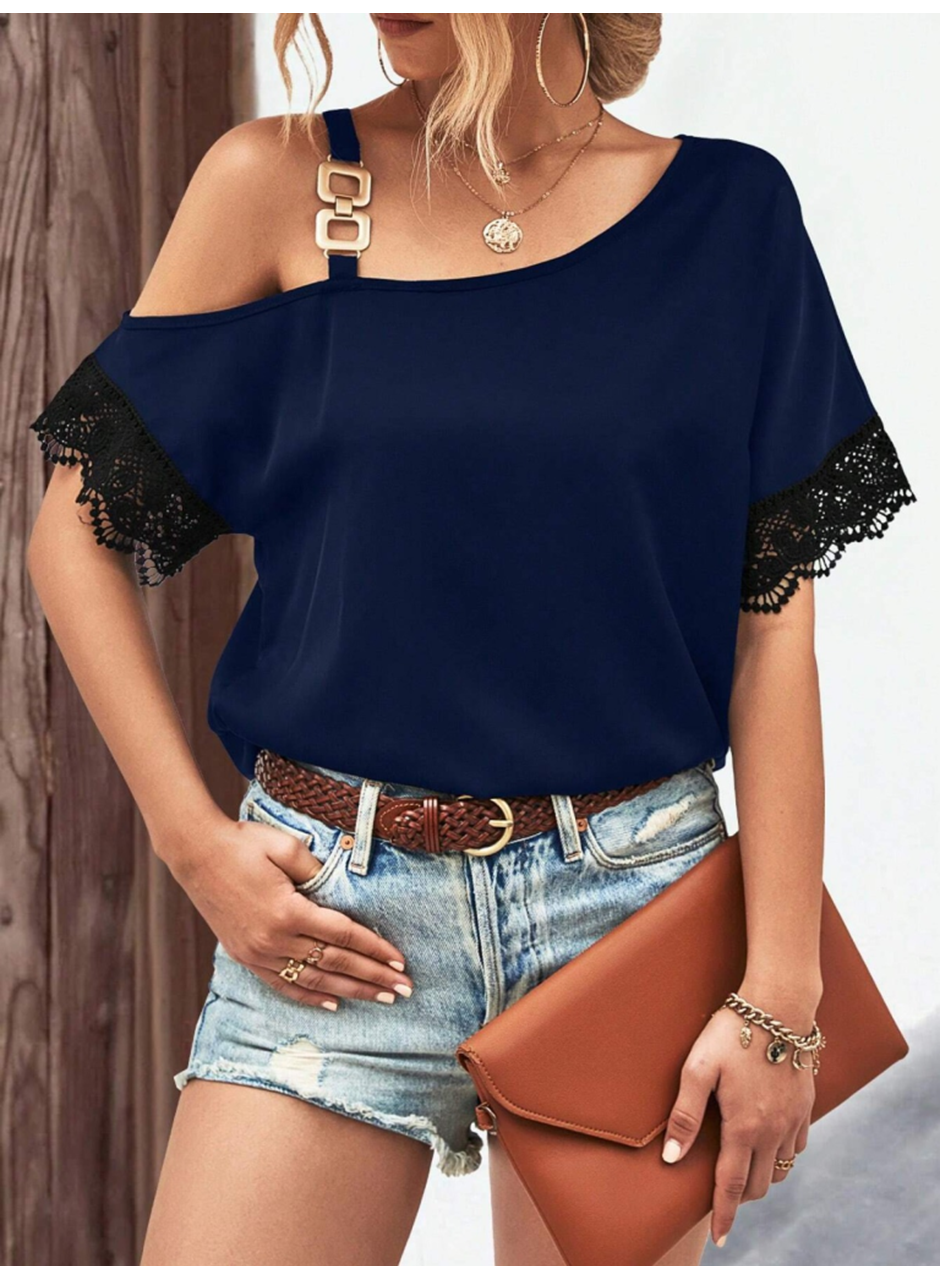 Kadın Tek Omuzu Askılı Kısa Kollu Toka Detaylı Dantelli Viskon Bluz