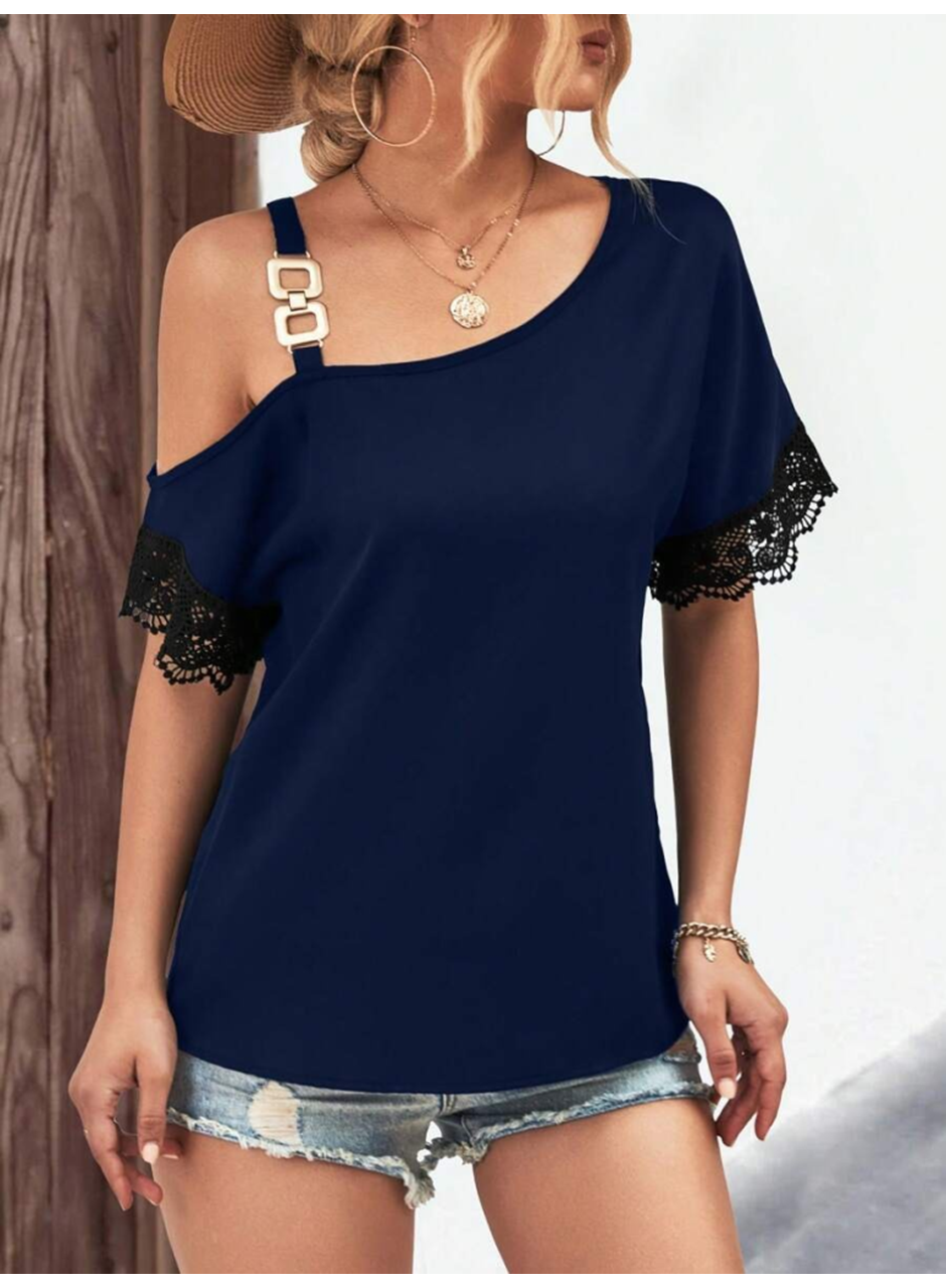 Kadın Tek Omuzu Askılı Kısa Kollu Toka Detaylı Dantelli Viskon Bluz