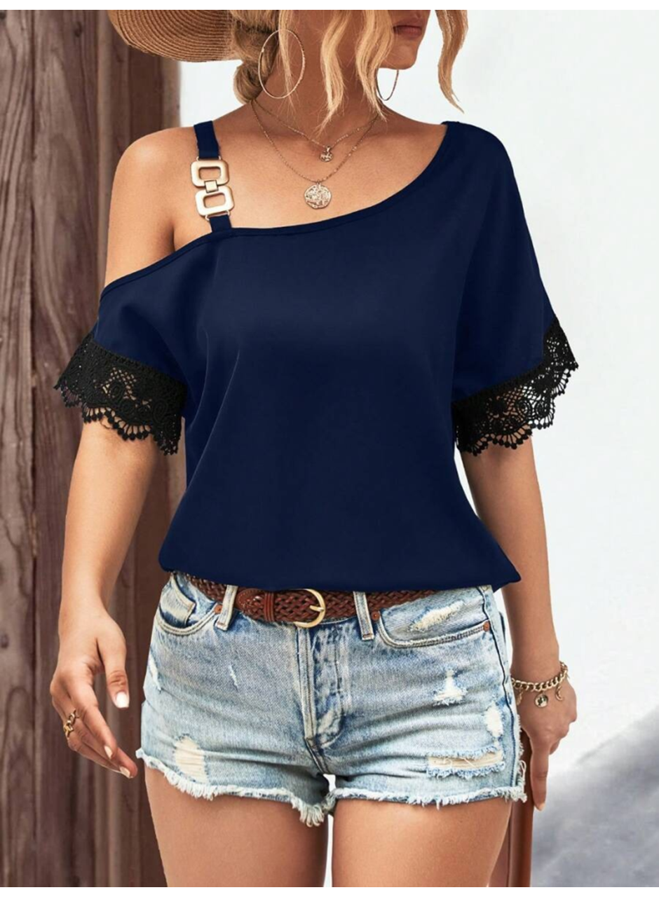 Kadın Tek Omuzu Askılı Kısa Kollu Toka Detaylı Dantelli Viskon Bluz