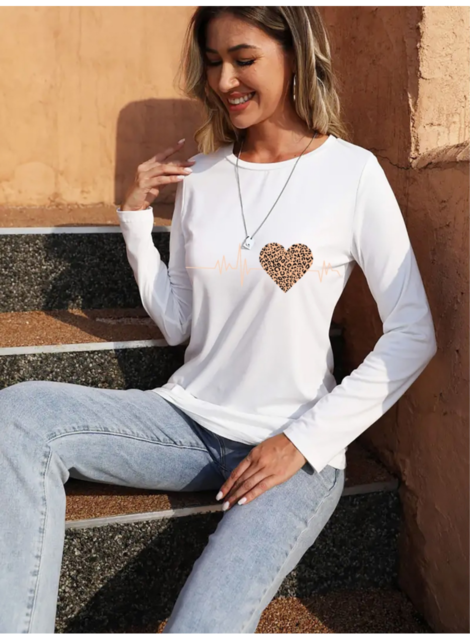 Kadın Uzun Kollu Bisiklet Yaka Kalp Desenli Bluz