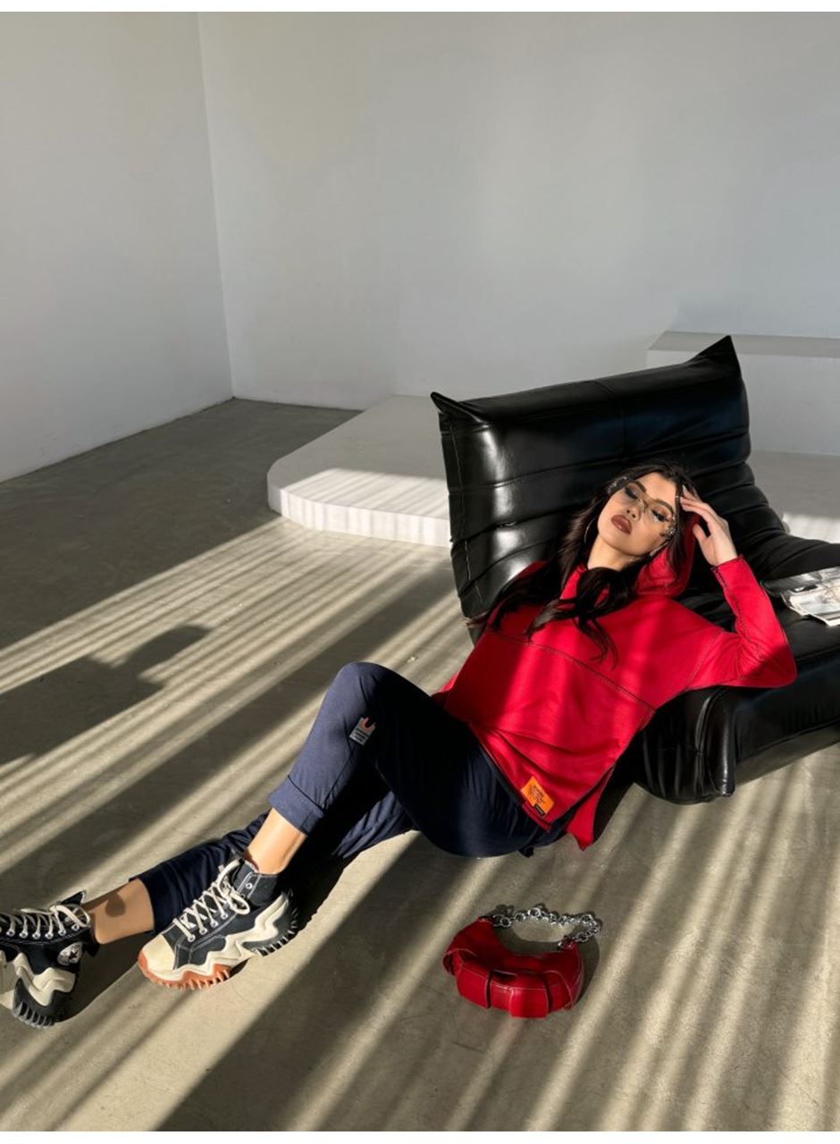 Kadın Kırmızı Kapşonlu Etek Ucu Detay Arma Ters Dikiş Gorunumlu Ikili Takım