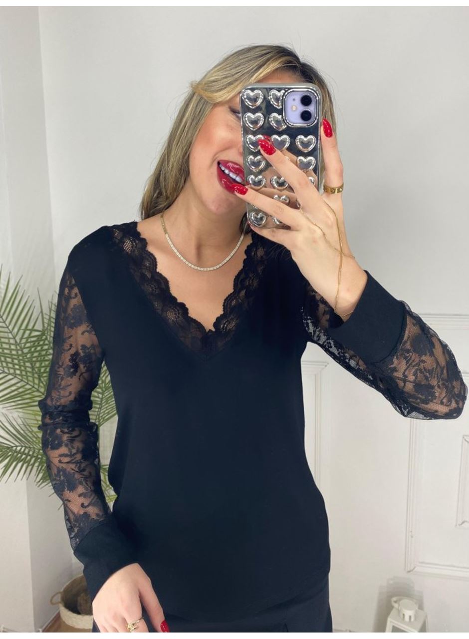 Kadın Uzun Kollu V Yakalı Dantel Detaylı Viskon Bluz