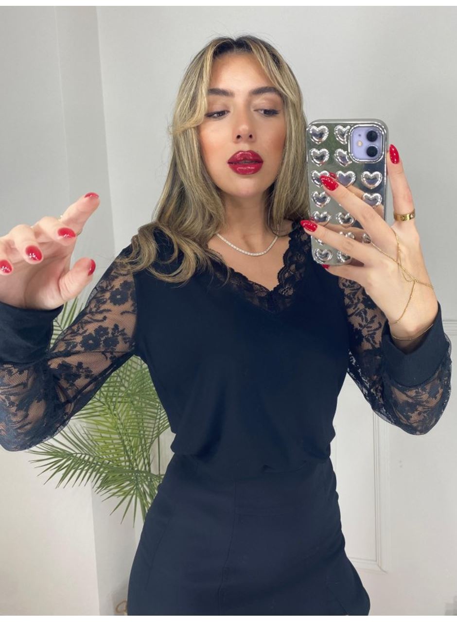 Kadın Uzun Kollu V Yakalı Dantel Detaylı Viskon Bluz