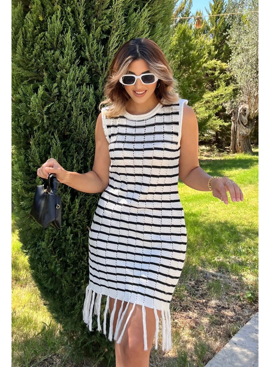 Kadın Kolsuz V Yaka Eteği Püsküllü çizgi Desen Triko Elbise
