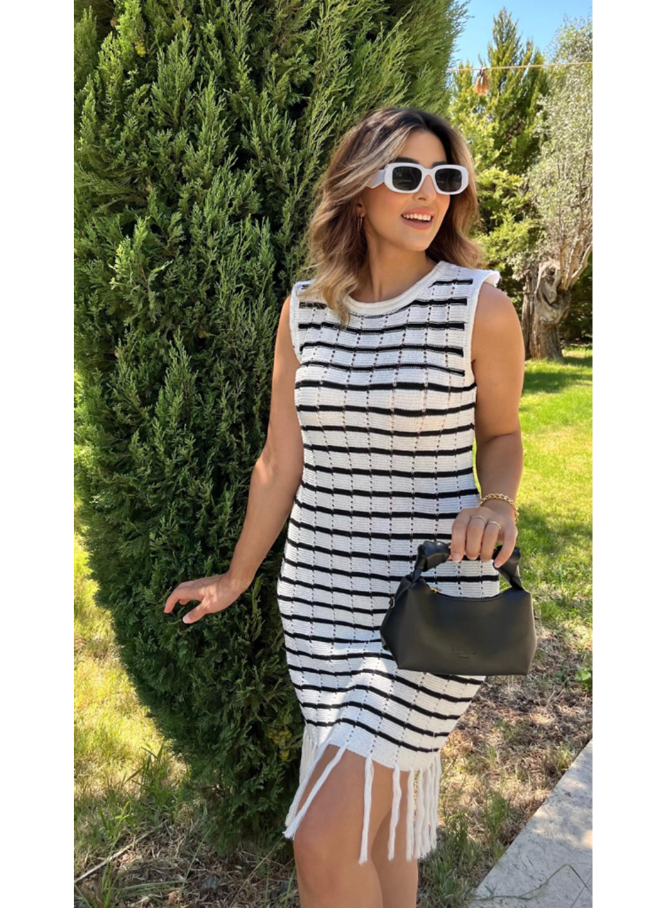 Kadın Kolsuz V Yaka Eteği Püsküllü çizgi Desen Triko Elbise