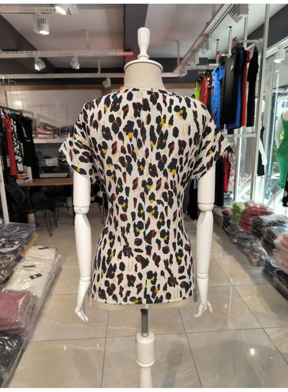 Kadın Kısa Kollu V Yaka Leopar Desen Krep Bluz