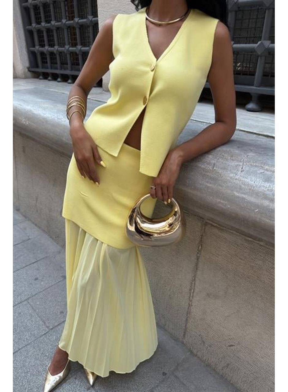 Yelekli Ve Pilise Etekli Triko Takım 10001