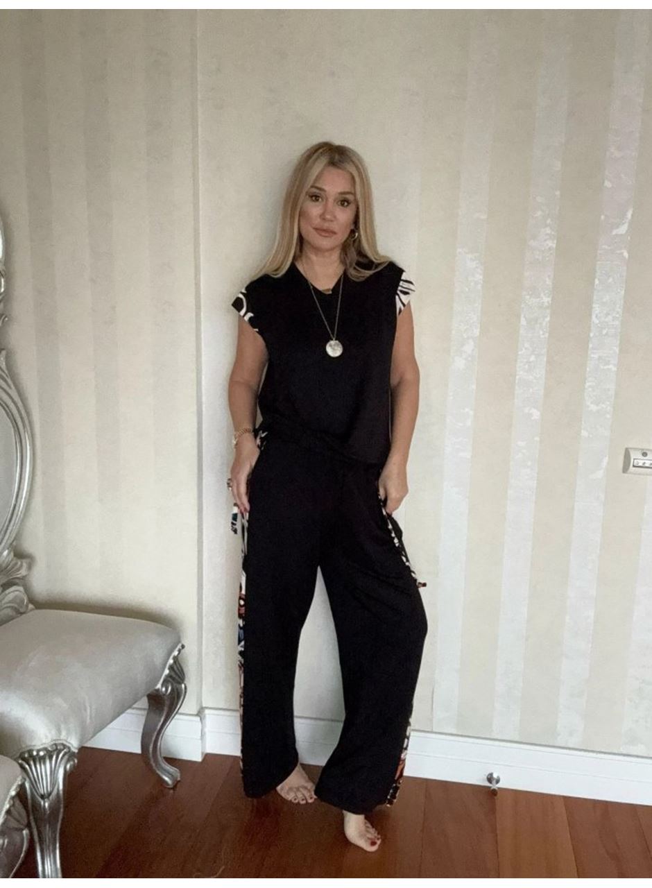 Kadın Yarasa Kol Dijital Baskı Detay Bluz Ve Yanı şerit Detay Kristal Kumaş Pantolon Ikili Takım