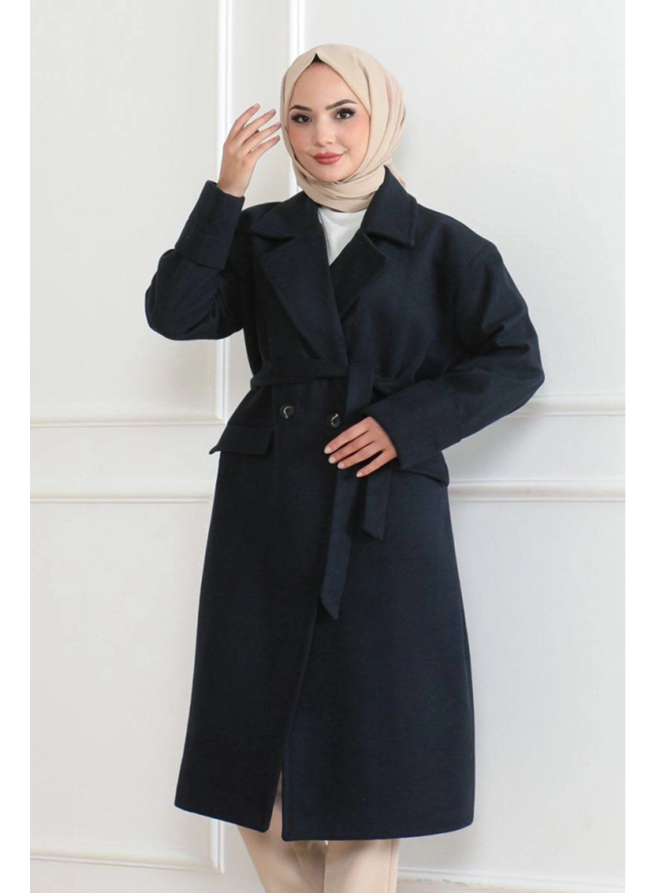 Kaşe Kaban – Uzun Boy Kruvaze Yaka Kuşaklı Tesettür Kaşe Kışlık Kaban, Astarlı Şık Yünlü Dokuma Oversize Rahat Kalıp Cepli Düğmeli Modern Kap Modeli - Lacivert