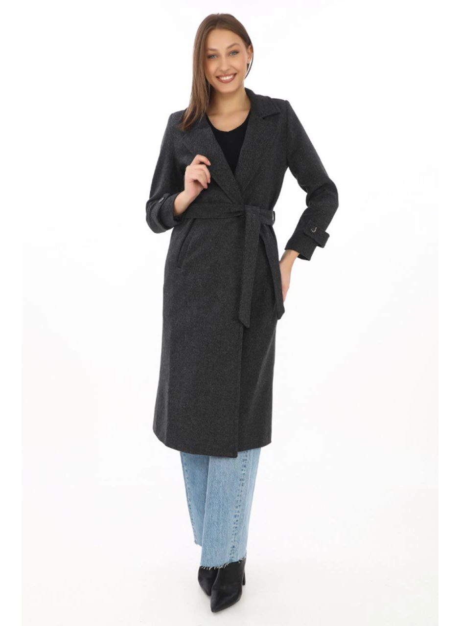 Balık Sırtı Kaşe Kaban – Uzun Boy Kruvaze Yaka Kuşaklı Astarlı Kışlık Tesettür Kaban, Yünlü Dokuma Kaşmir Kumaş, Cepli Rahat Oversize Kalıp Şık Modern Kaban Mont Modeli (Günlük Ve Özel Gün Kombinlerine Uygun) - Siyah